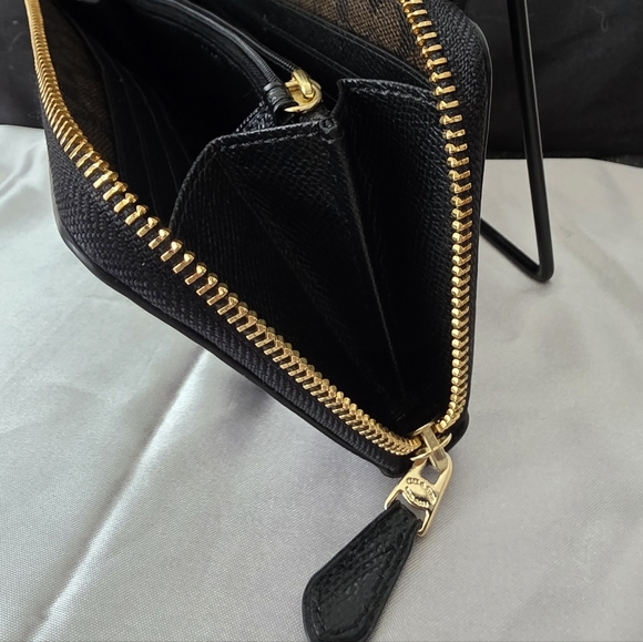 Coach Black Leather Zip Wallet with Gold Logo - Picture 8 of 9